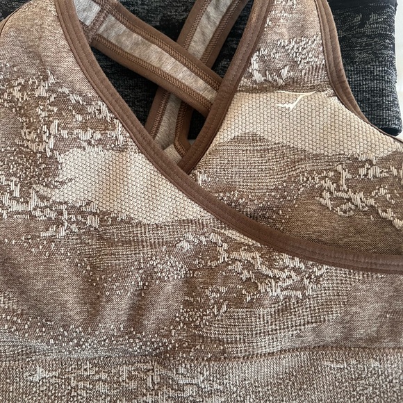 2 gymshark adapt camo bras - Picture 2 of 10